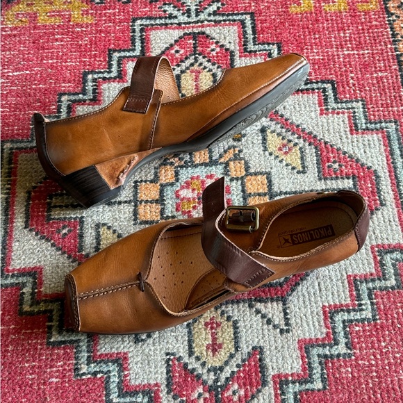 Pikolinos 11 Women two tone Leather Mary Jane Kitten heels ($199 retail) - Picture 2 of 13